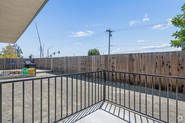 1BR, 1BA - 588SF - Patio View