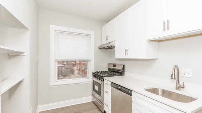 Photo - 2716 W Rosemont Ave Unidad 1
