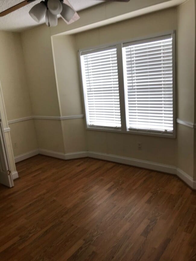 2 bed 2 bath mobile home in country setting. - 2 bed 2 bath mobile home in country setting.