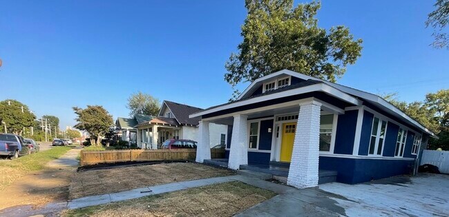Building Photo - Midtown Charm! Updated 3BR/2BA house