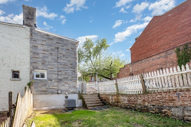 Photo - "Charming 3-Bed Townhouse Retreat in the H...