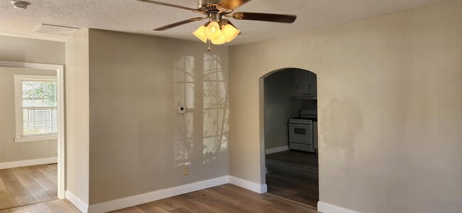 Photo - 2527 N Pierce Ave Casa