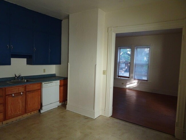 Photo - 17 N Bassett St Unit 2