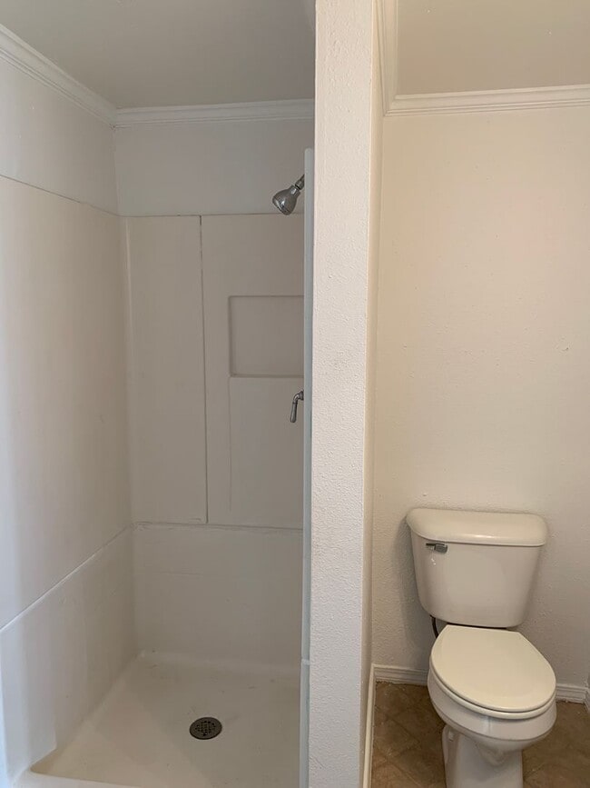 Photo - 2319 1/2 Axtell