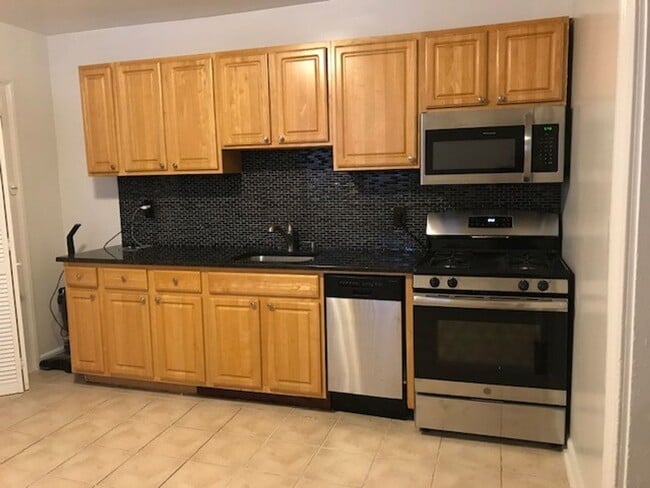 Photo - 142 Walnut St Unit B