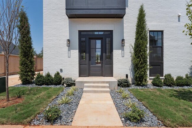 Photo - 18817 Selah Wy