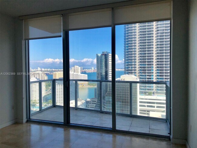 Photo - 1050 Brickell Ave Unidad 2904