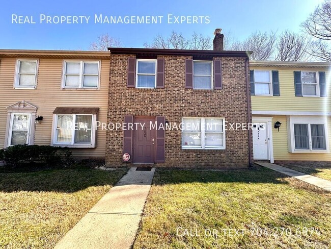 Charming 3BR/1.5BA Townhouse in Charlotte! - Charming 3BR/1.5BA Townhouse in Charlotte!