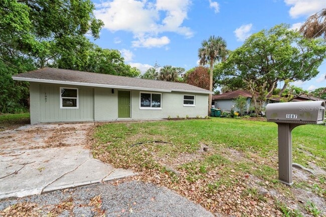 Photo - 1087 Swan St