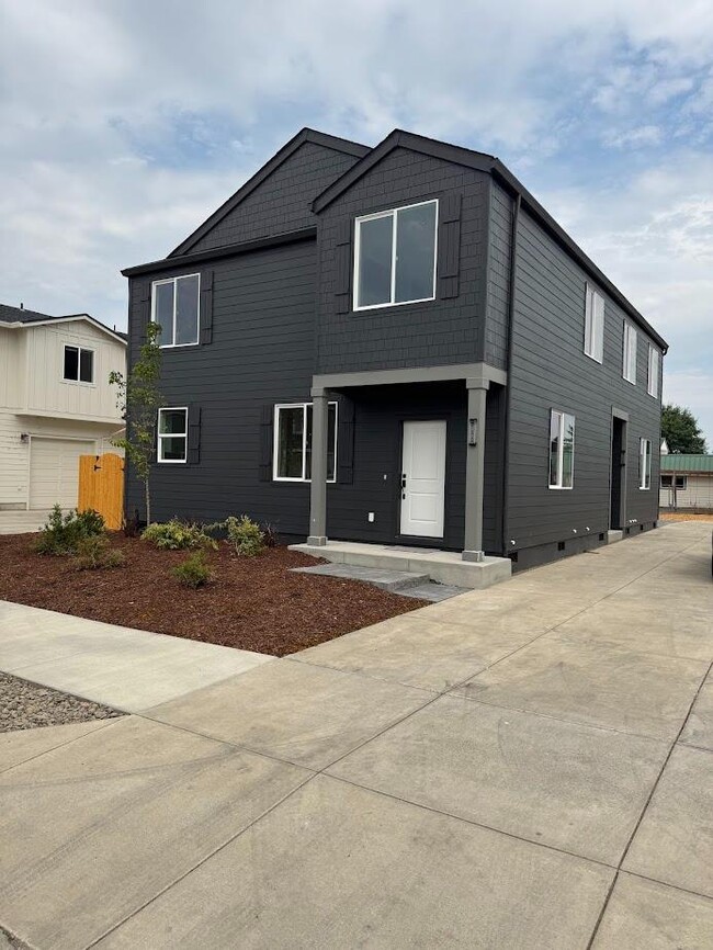 Building Photo - 223 28th Ave SE Rental