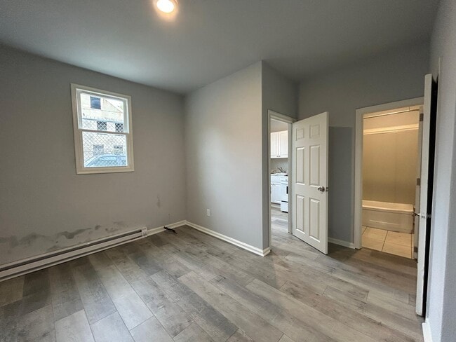 Photo - 1671 Orthodox St