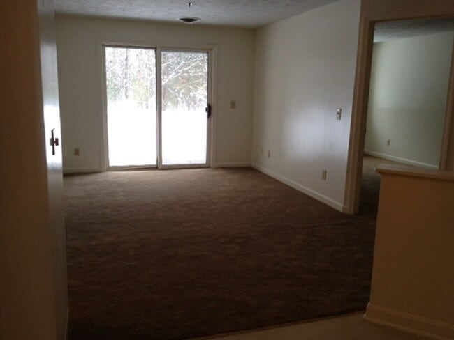 Building Photo - Dunns Bridge Apartments - Two Bed, Two Bath with Washer/Dryer in Unit