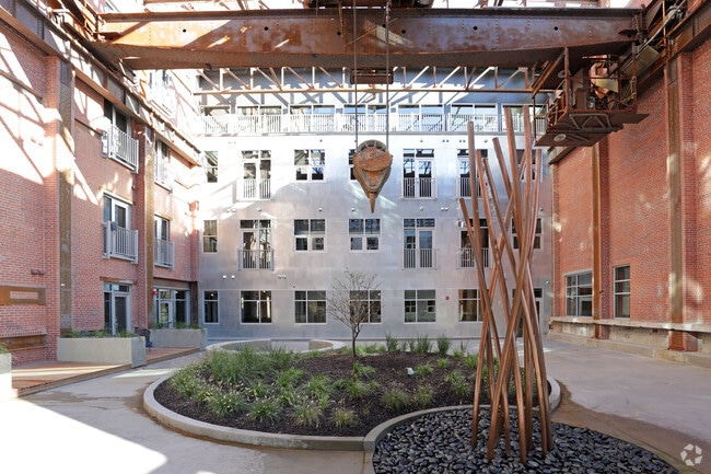 Building Photo - Breakers Omaha Rental