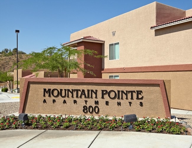 Mountain Pointe - Mountain Pointe Apartments