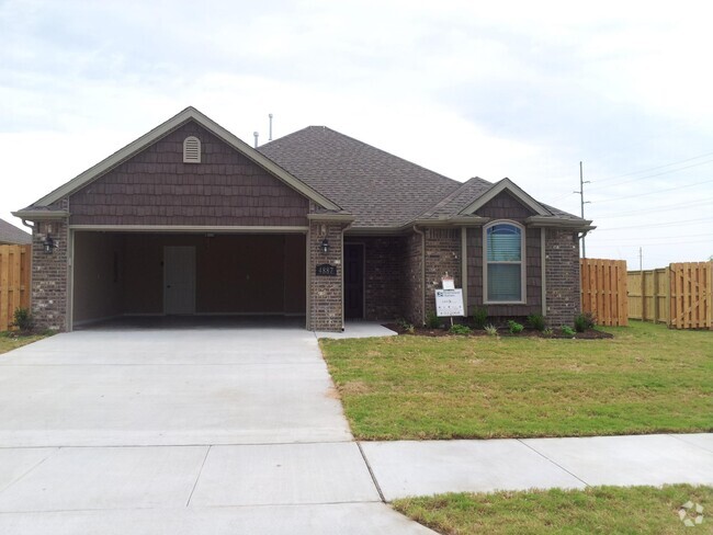 Building Photo - 4887 w croft Unit Fayetteville, AR Rental