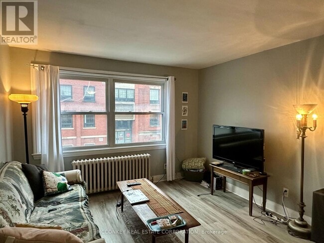 Photo - 324 Charlotte St