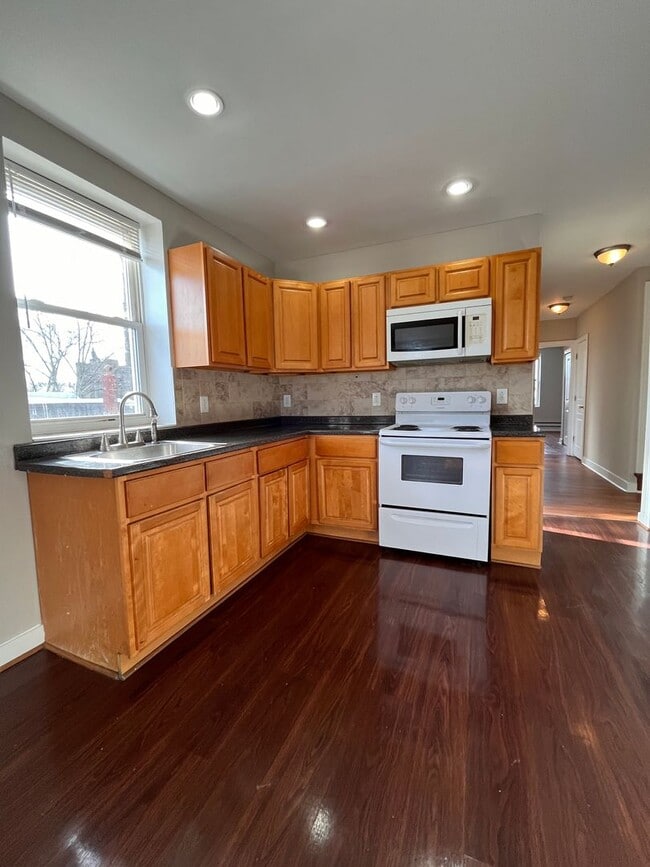 Photo - 253 S 51st St Unit 3F