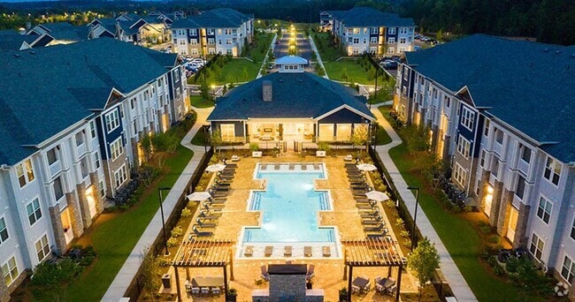 Building Photo - Promenade at Newnan Crossing Rental