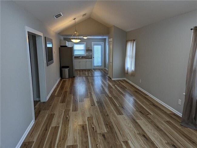 Photo - 166 Hill St SE