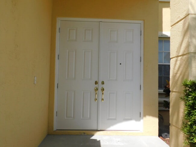 Photo - 255 Saratoga Blvd E