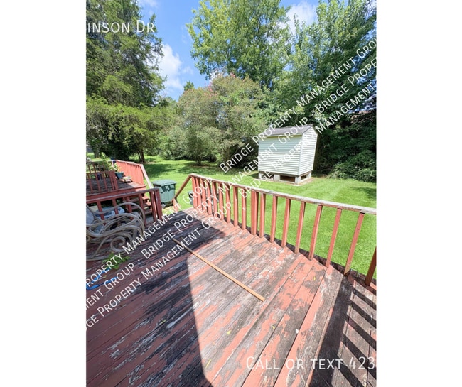 6929 Robinson Dr