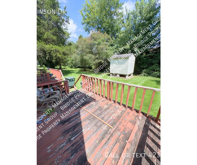 Photo - 6929 Robinson Dr