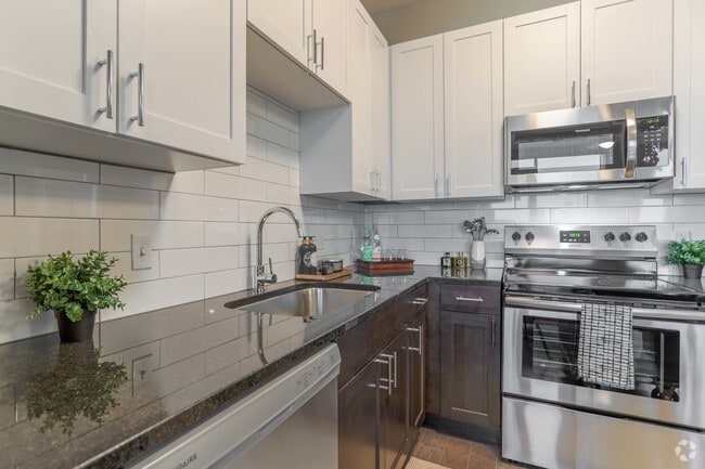 Chatum: 1 Bed/ 1 Bath - Kitchen