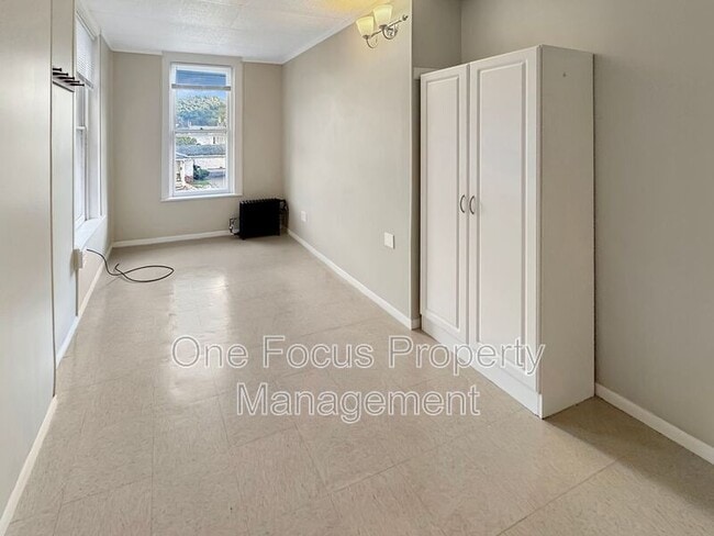 Photo - 106 W Church St