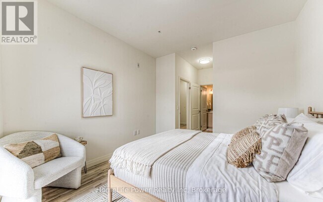 Photo - 301 Westmount Rd W