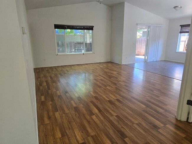Photo - 3 bed 2 bath Home for Rent in Grants Pass