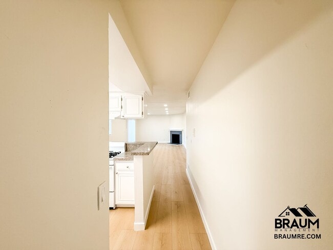 Photo - 11839 Burbank Blvd Unidad 4