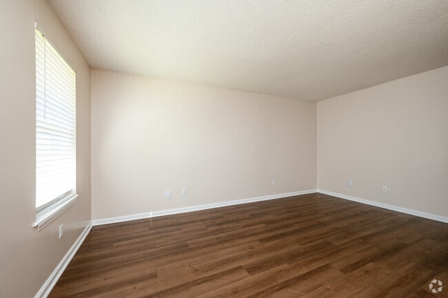 2BR, 1BA - 792SF - Living Room