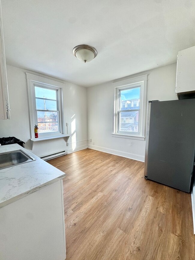 Photo - 819 E 5th St Unit 819 E 5th 2