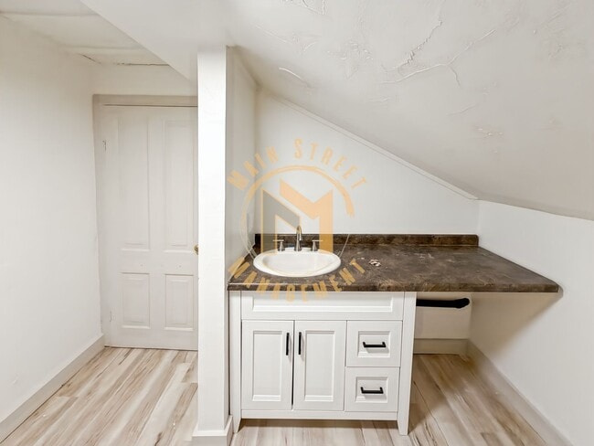 Photo - 354 Nicolet Blvd Unit Upper (A)