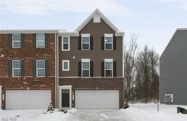 3 bed and 2 1/2 bath Townhouse in Willioughby - 3 bed and 2 1/2 bath Townhouse in Willioughby