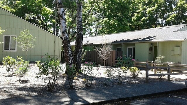 Photo - L Roy Gardens