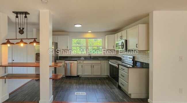 3 BR / 1 BA East Ridge home for lease!
