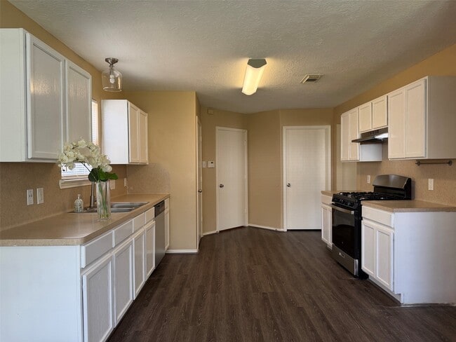 Photo - 1411 Hallcroft Ln