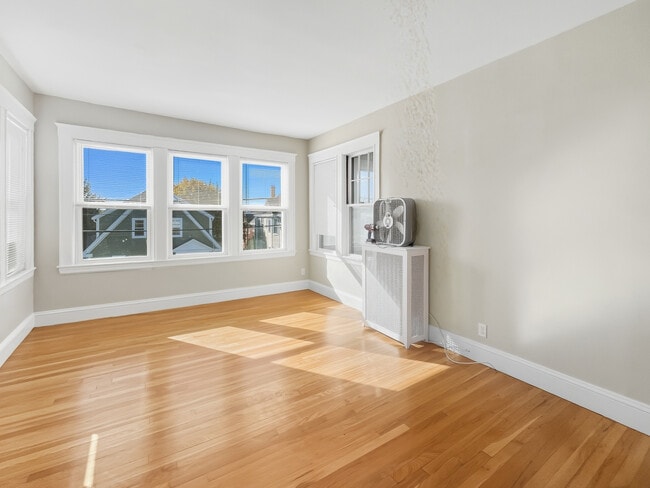 Building Photo - 19 Stearns Ave Unit 2