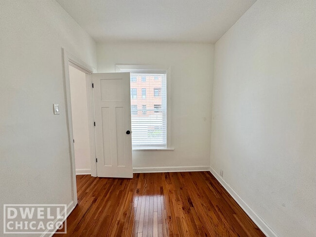 Photo - 952 N Winchester Ave Unit 3E