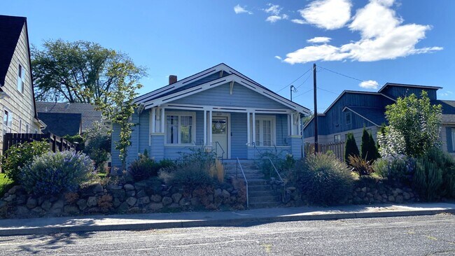 604 W 11th St