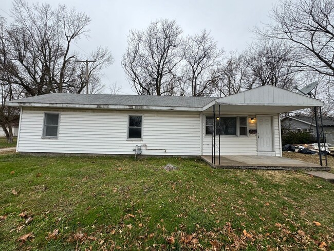 3 bedroom/1 bath house w/shed - 3 bedroom/1 bath house w/shed