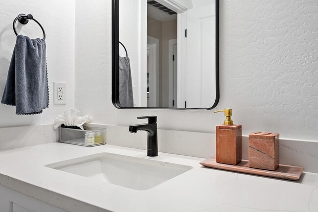 Photo - 1826 E Illini St Unidad SI ID1244298P