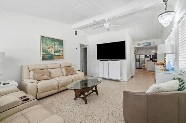 Photo - 321 Forsyth St