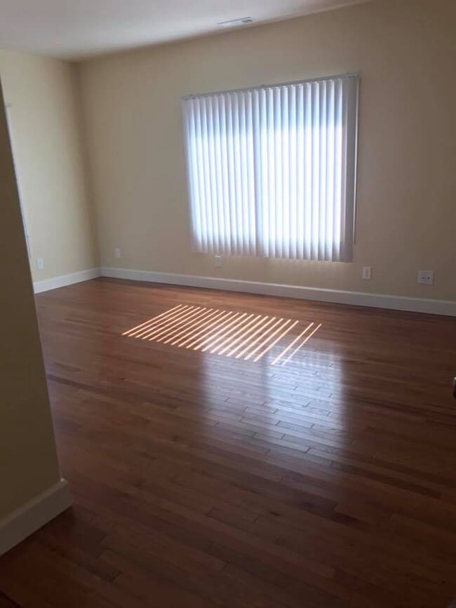 Photo - 560 53rd St Unidad 562