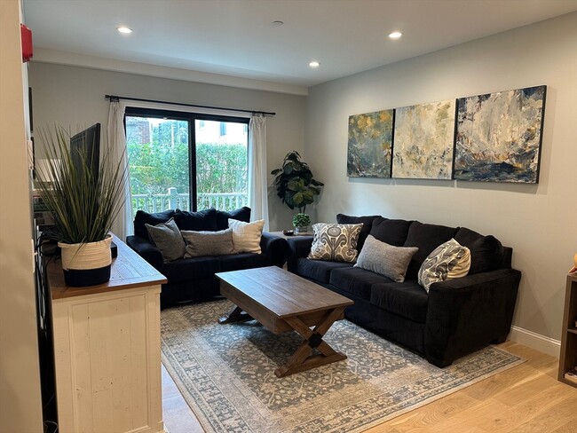 Photo - 56 Winship St Unidad 102