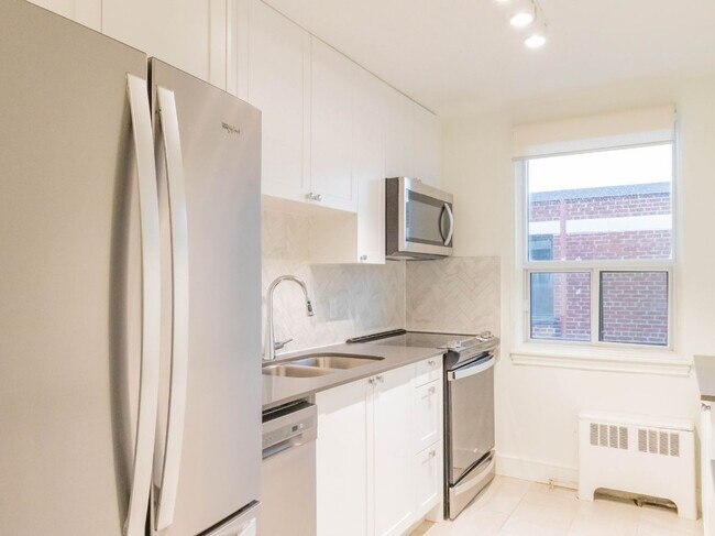 3015 & 3017 Queen St E