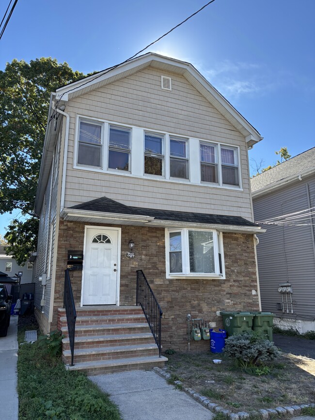 Building Photo - 384 E 9th Ave Unit 2