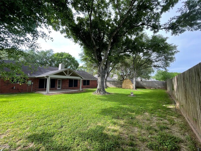 Building Photo - 7110 Pembrough Ln Rental