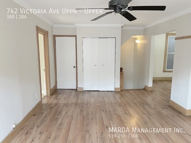 Photo - COZY 3 BED/2 BATH VICTORIAN UPPER UNIT W/ LOFT + HYDRO & 60% GAS Unité Upper